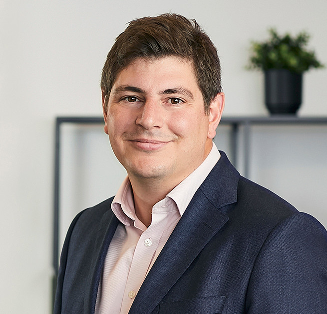 Taylor Wessing recruits two senior corporate lawyers