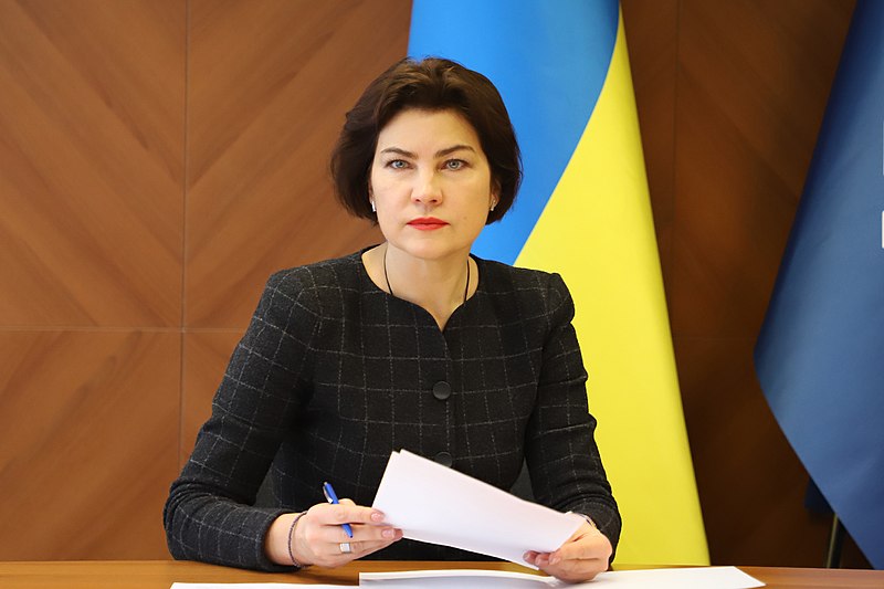 Ukraine: Prosecutor general suspended over 'treason' allegations