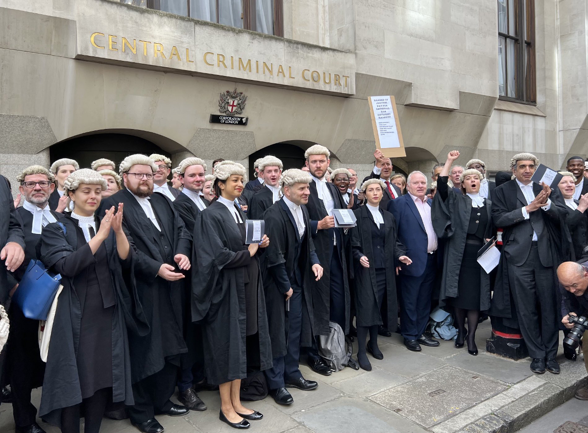 England: Courts disrupted as barristers make plea for decent pay