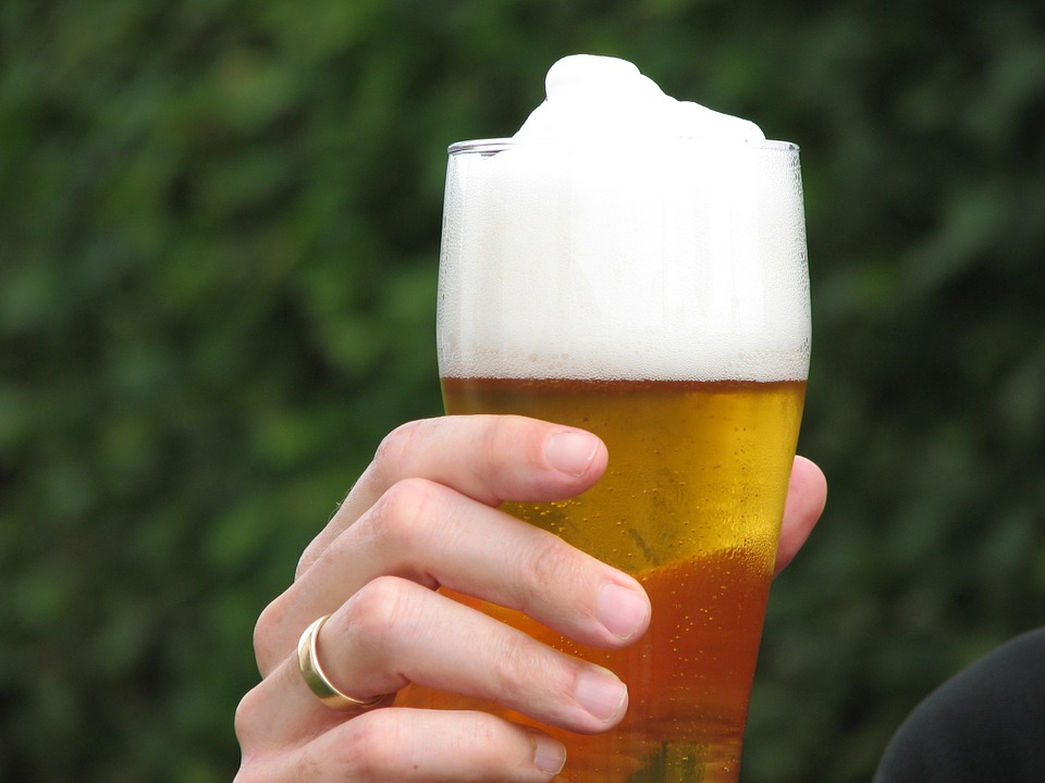 Pubs and restaurants given 11pm cut-off time for outdoor drinks
