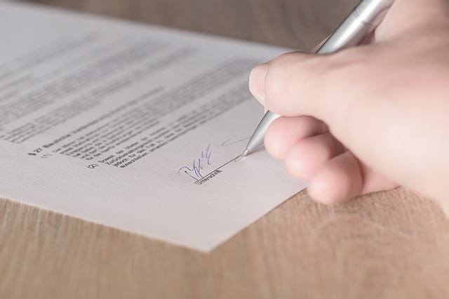 England: Email with automatic signature ruled to be legally binding contract